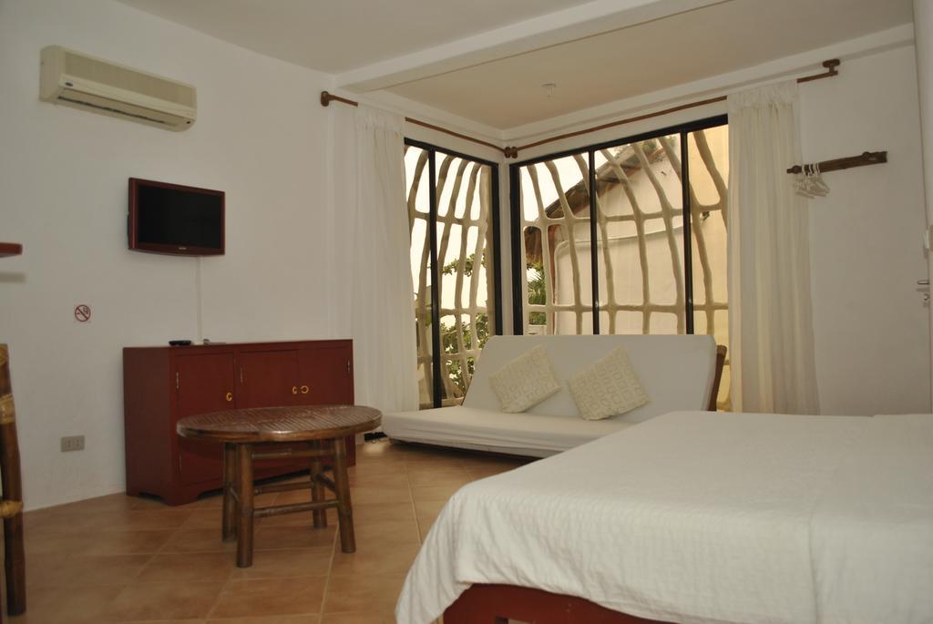 Artista Beach Villa Balabag  Kamer foto