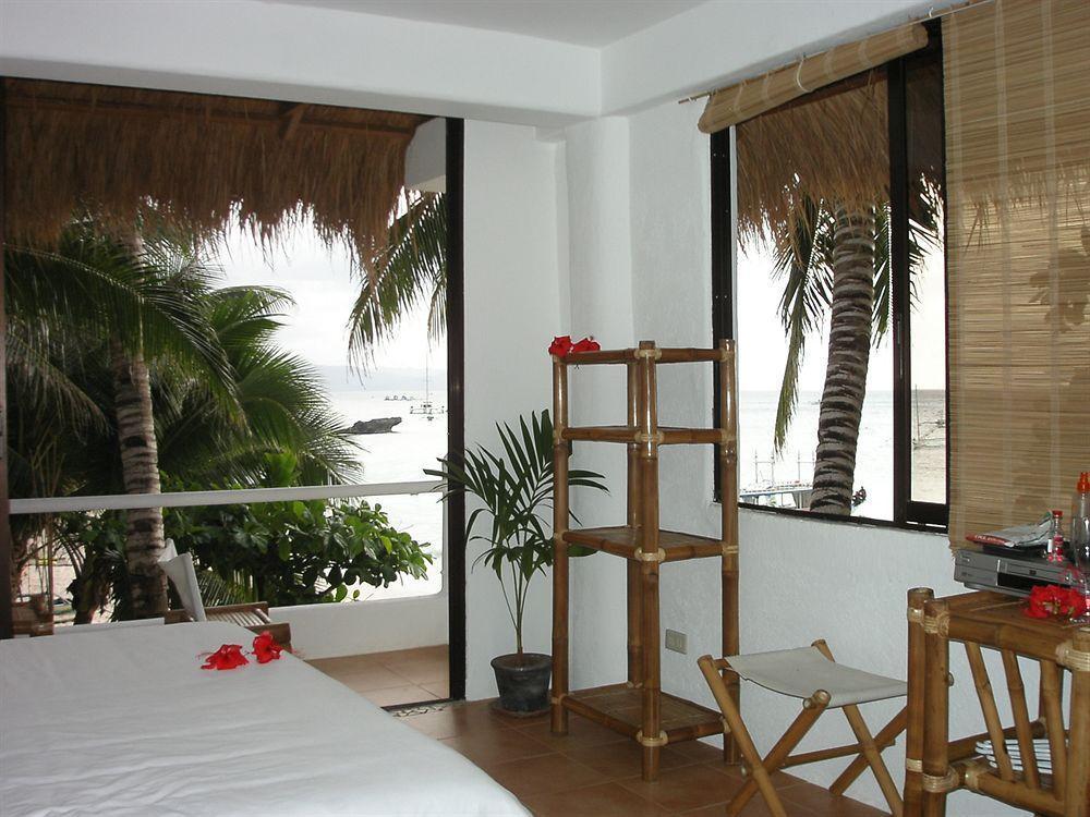 Artista Beach Villa Balabag  Buitenkant foto
