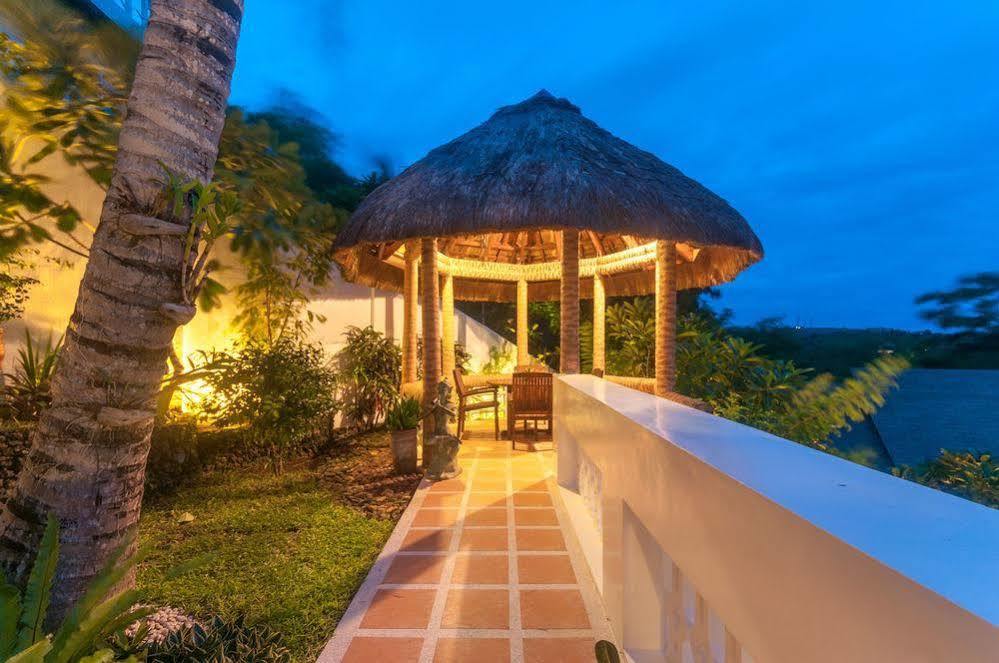 Artista Beach Villa Balabag  Buitenkant foto