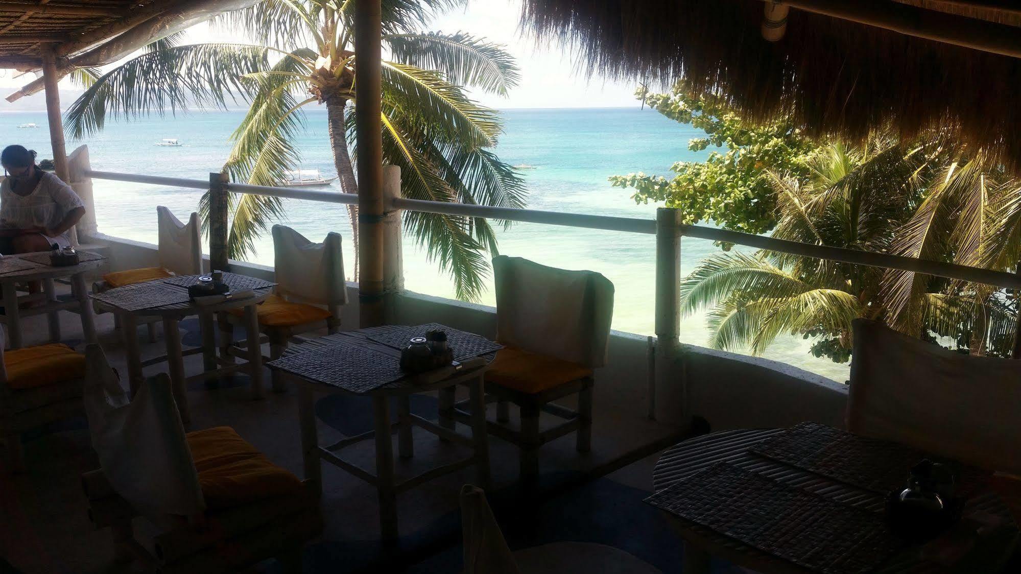 Artista Beach Villa Balabag  Buitenkant foto