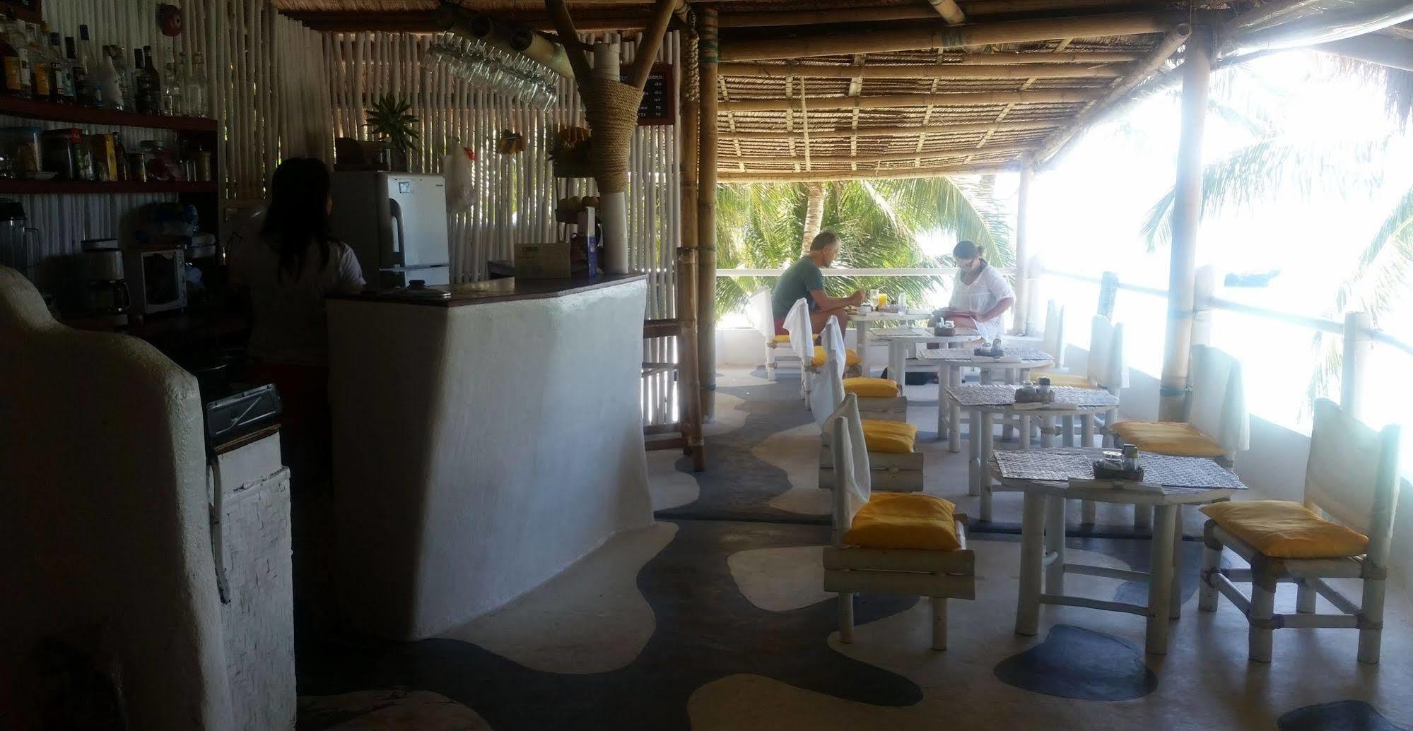 Artista Beach Villa Balabag  Buitenkant foto
