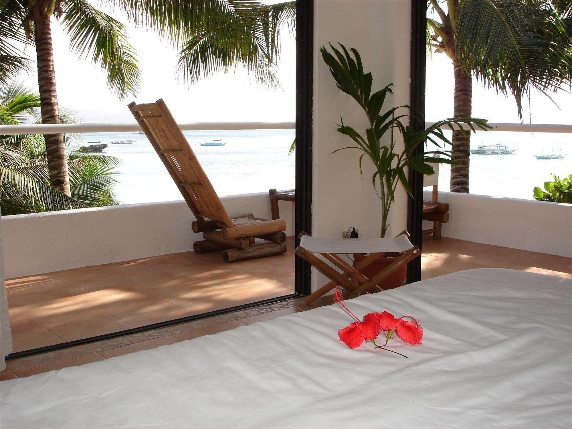 Artista Beach Villa Balabag  Buitenkant foto