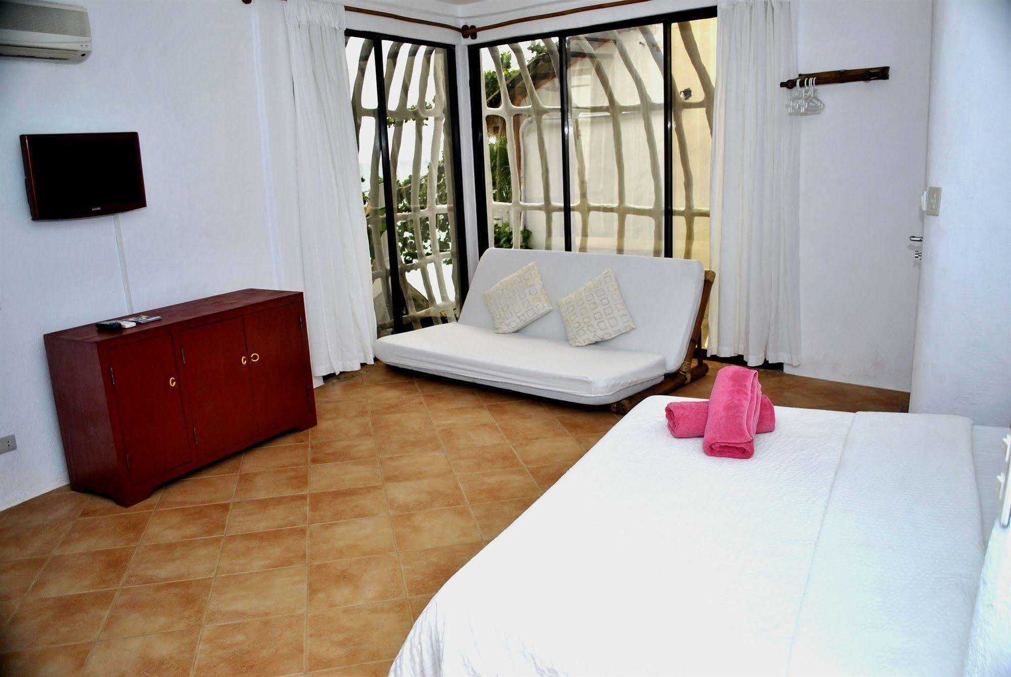 Artista Beach Villa Balabag  Buitenkant foto