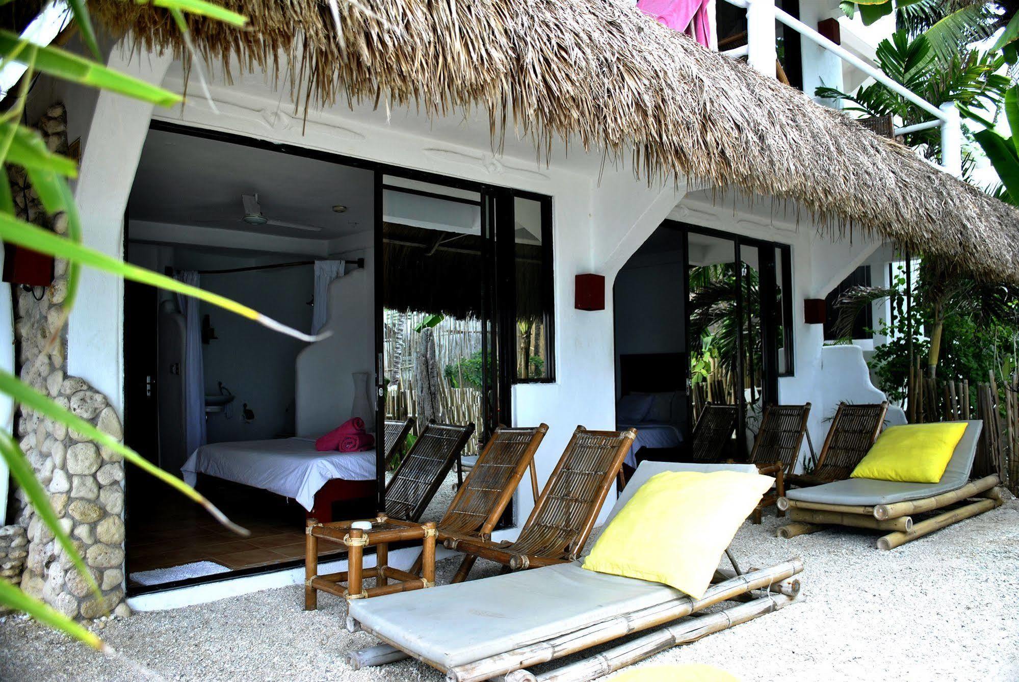 Artista Beach Villa Balabag  Buitenkant foto