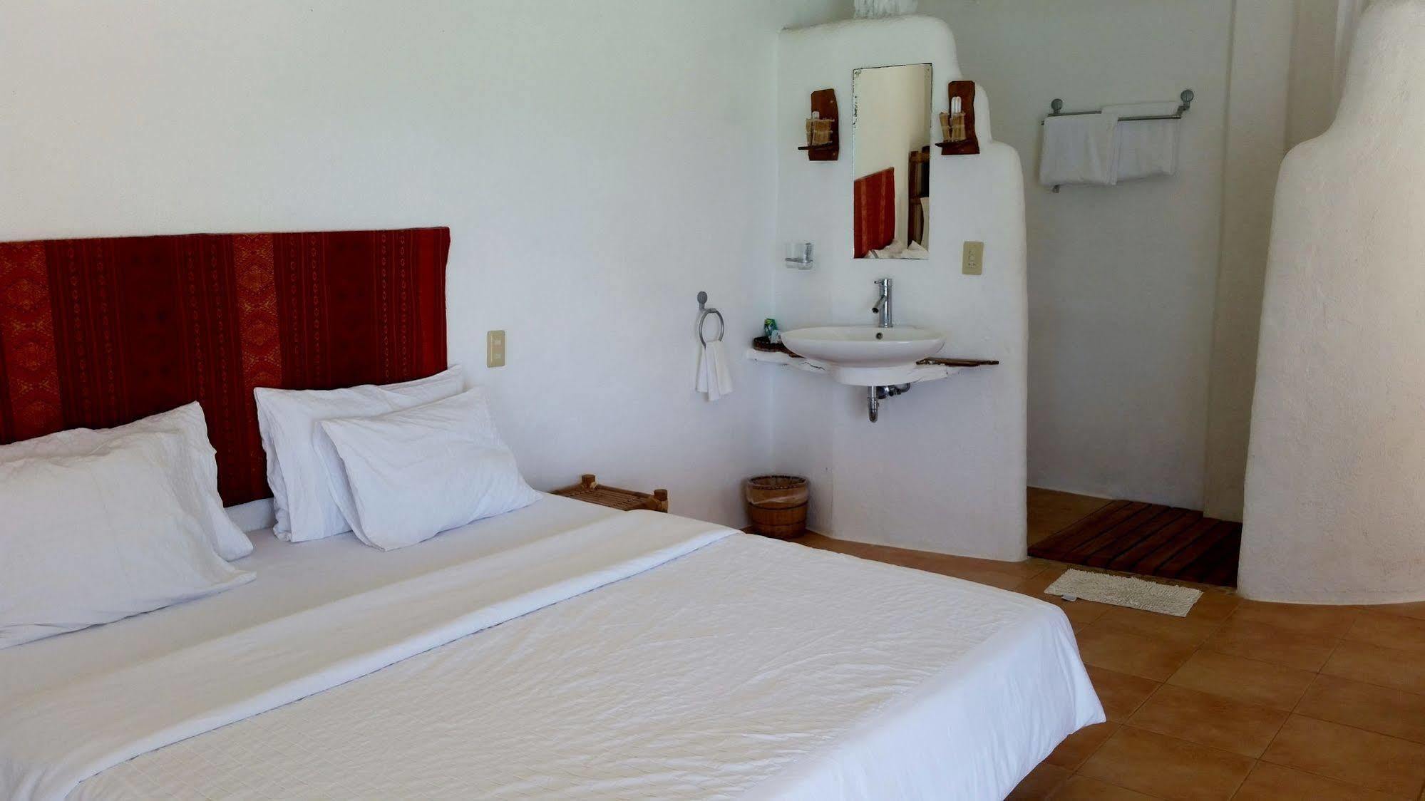 Artista Beach Villa Balabag  Buitenkant foto