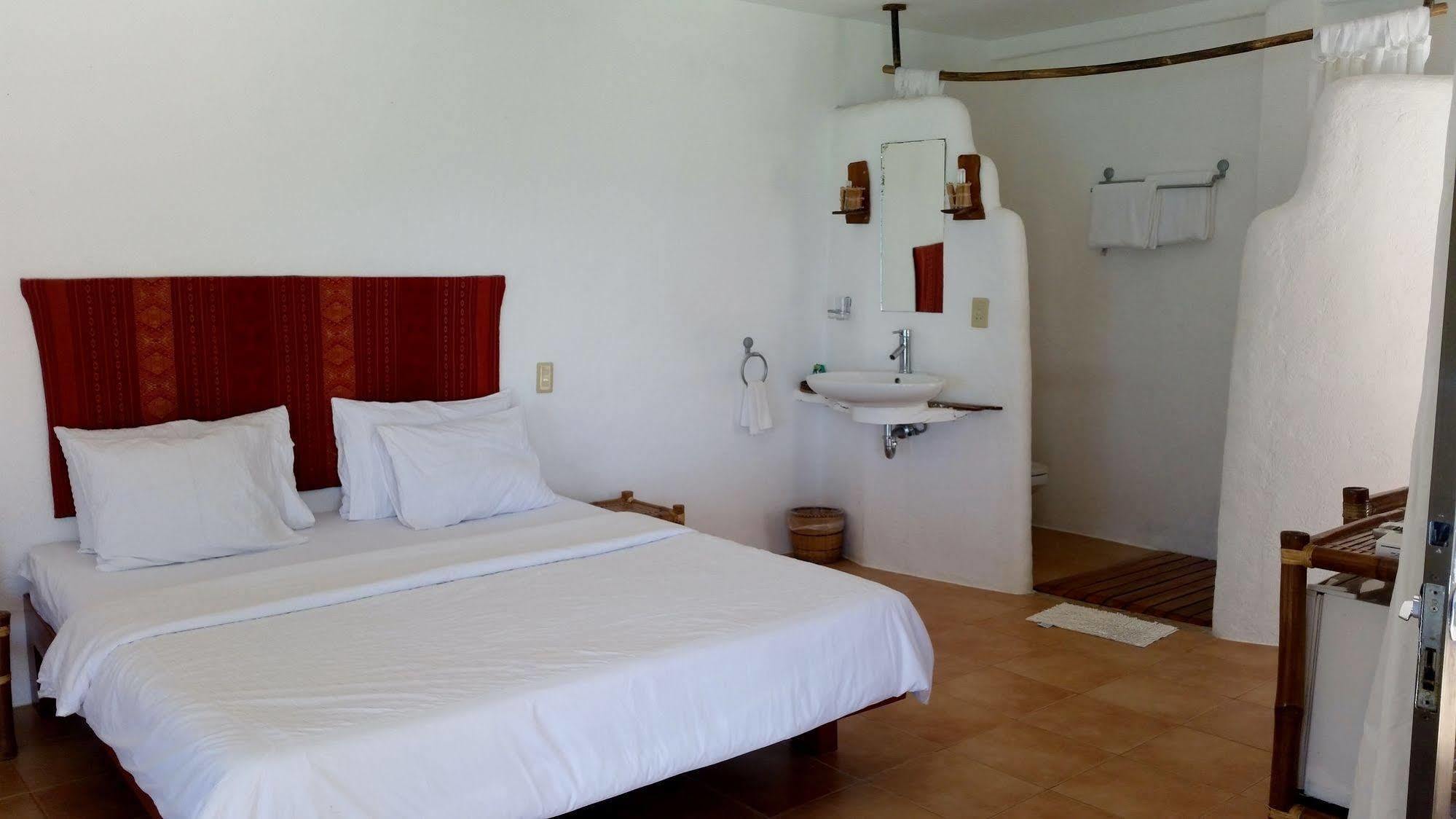 Artista Beach Villa Balabag  Buitenkant foto