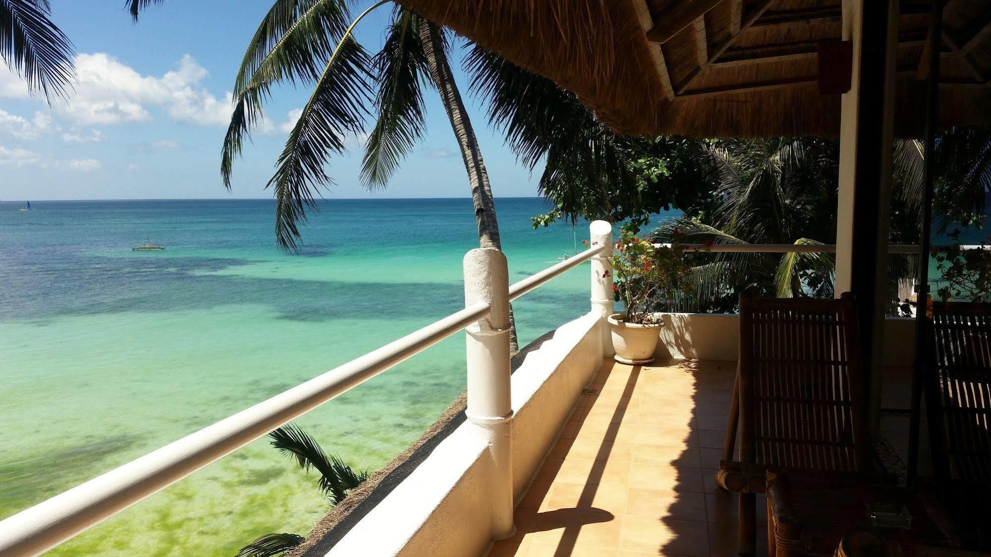 Artista Beach Villa Balabag  Buitenkant foto