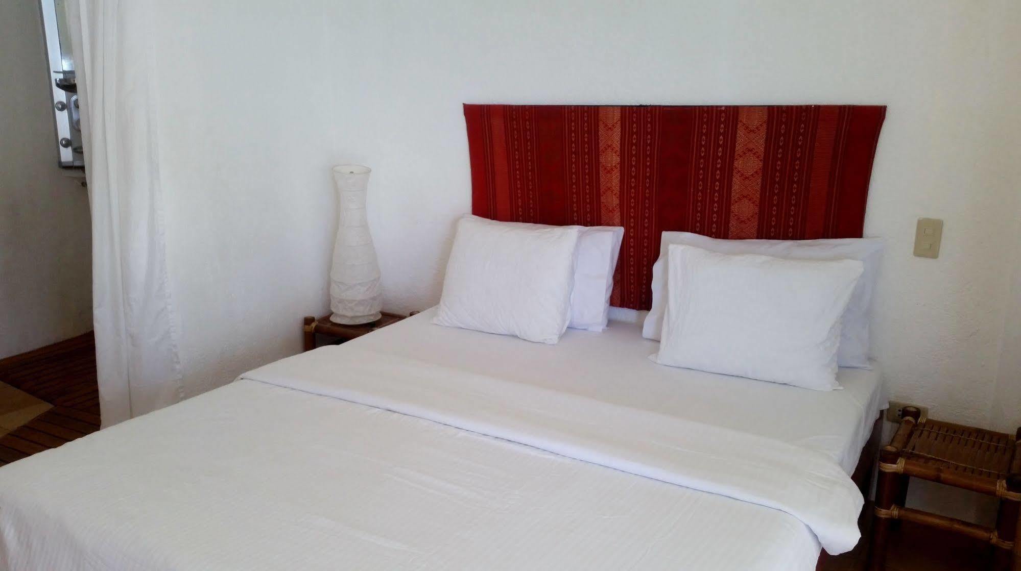 Artista Beach Villa Balabag  Buitenkant foto
