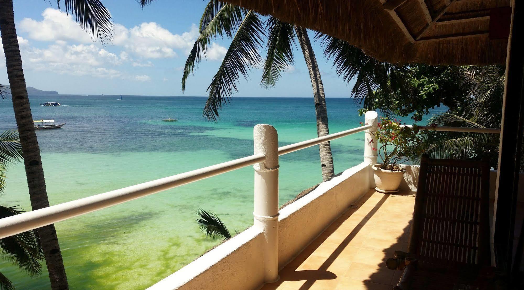Artista Beach Villa Balabag  Buitenkant foto