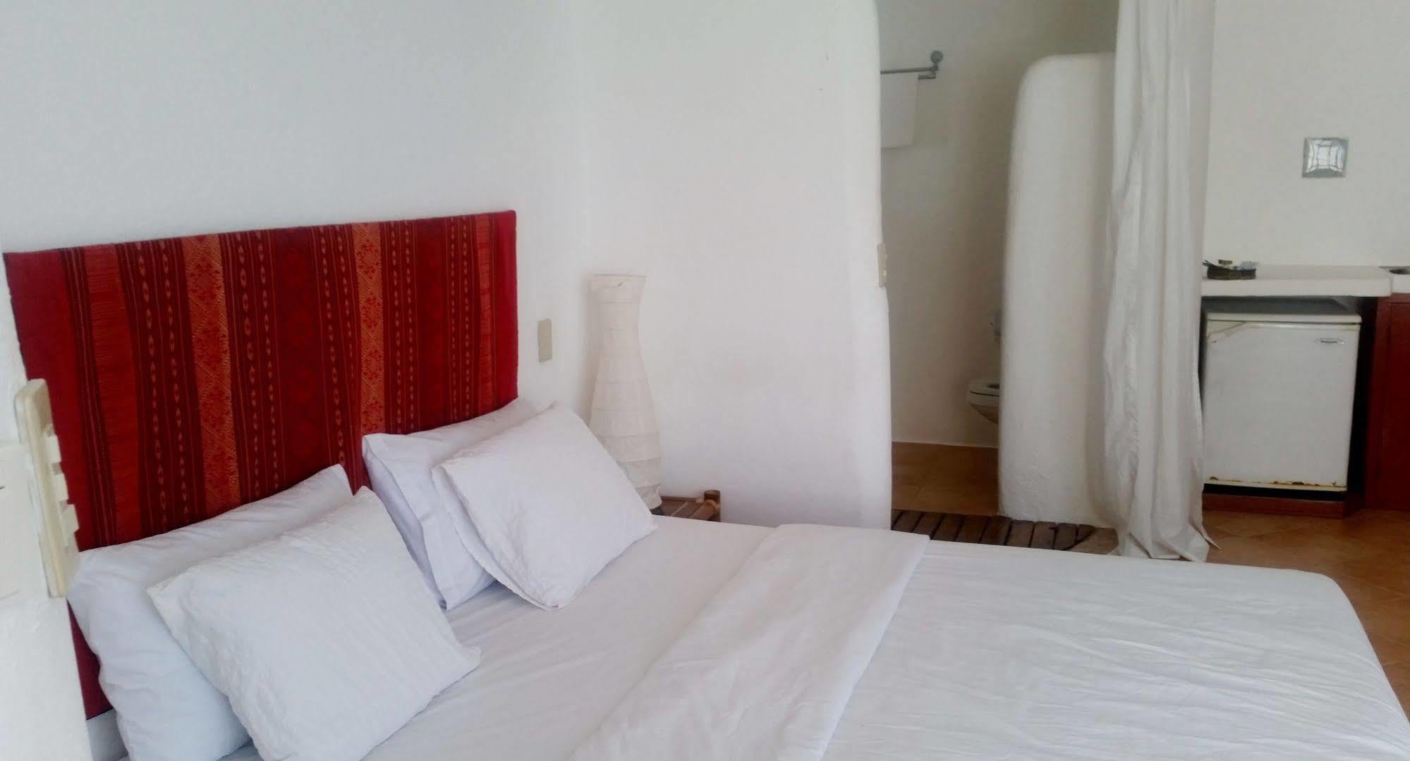 Artista Beach Villa Balabag  Buitenkant foto