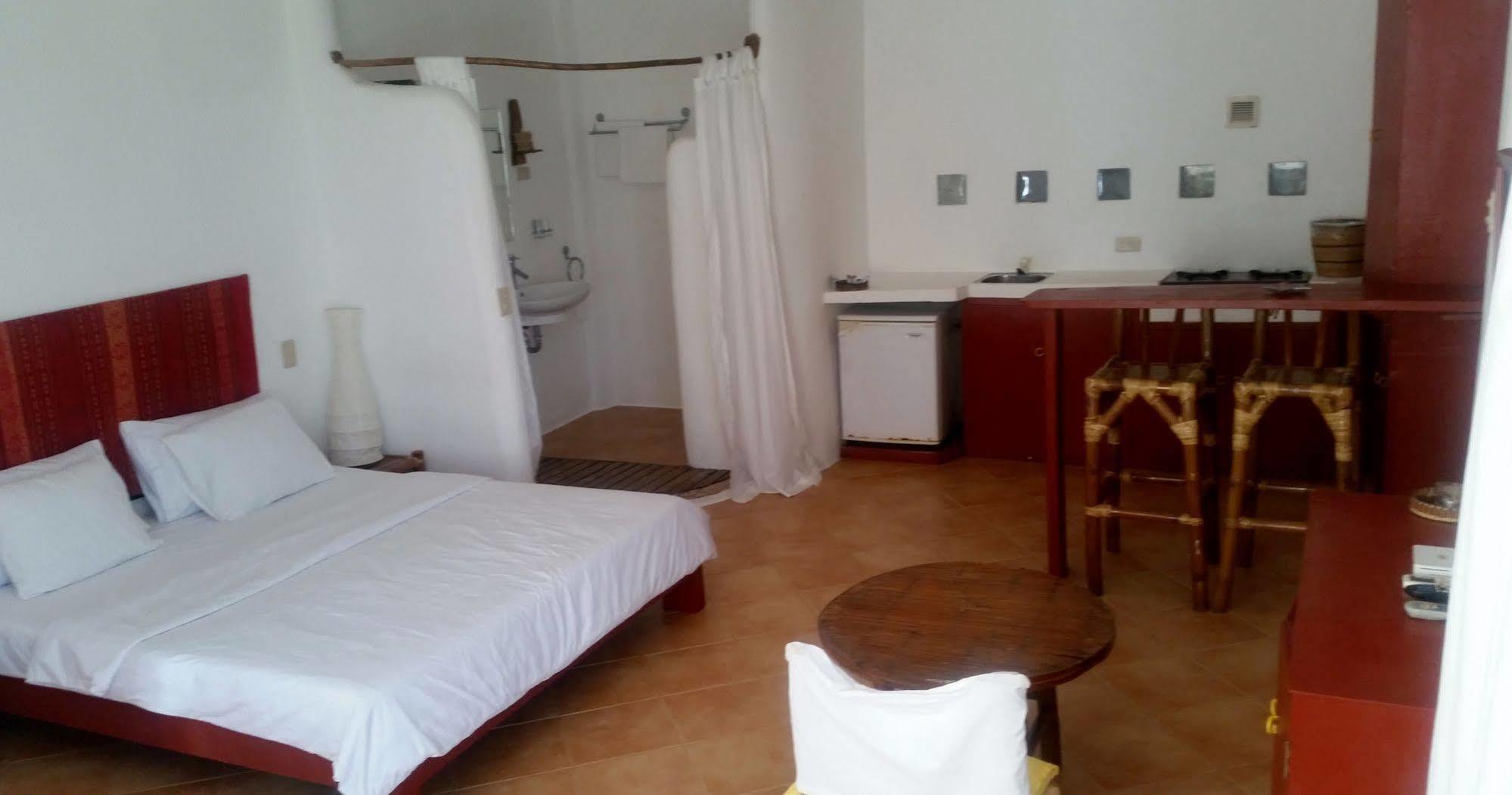 Artista Beach Villa Balabag  Buitenkant foto