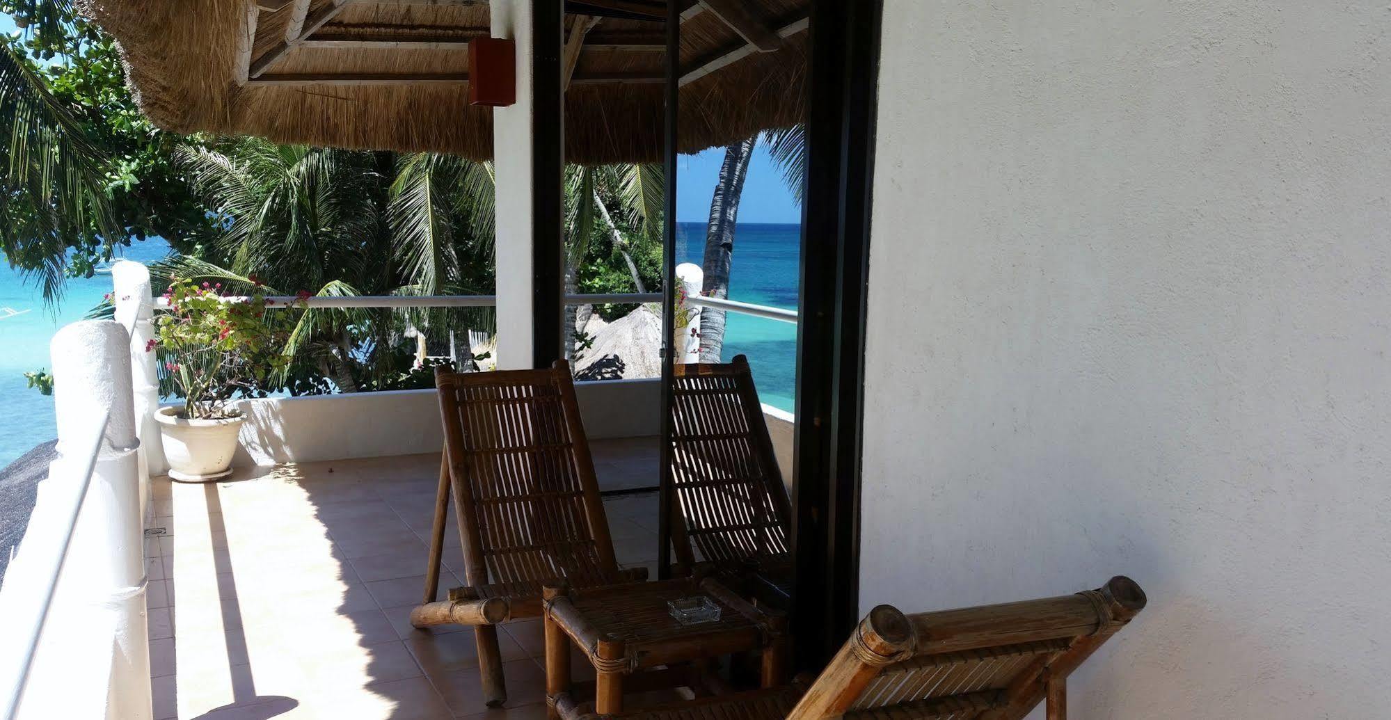 Artista Beach Villa Balabag  Buitenkant foto